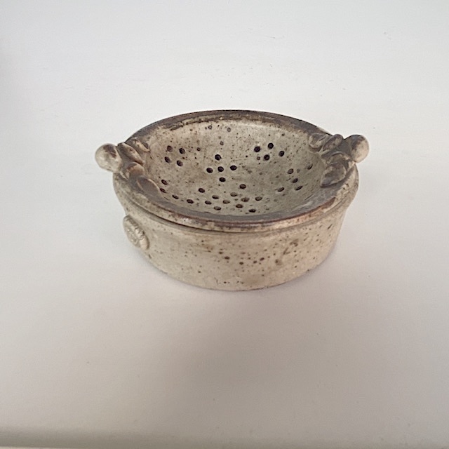 TEA STRAINER, Pottery